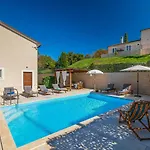 Traumhafte Mit Tischtennis, Spielplatz, Basketballplatz, Privatpool, Outdoor-kueche بازين