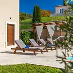 Traumhafte Mit Tischtennis, Spielplatz, Basketballplatz, Privatpool, Outdoor-kueche *