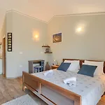 Traumhafte Mit Tischtennis, Spielplatz, Basketballplatz, Privatpool, Outdoor-kueche