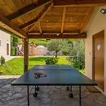 Traumhafte Mit Tischtennis, Spielplatz, Basketballplatz, Privatpool, Outdoor-kueche بيت للعطل بازين