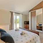 Traumhafte Mit Tischtennis, Spielplatz, Basketballplatz, Privatpool, Outdoor-kueche بيت للعطل