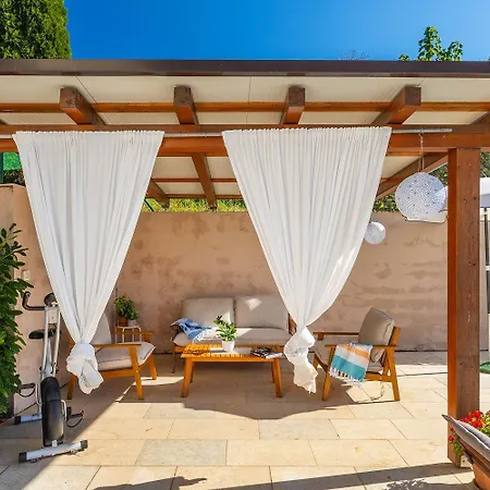 度假居 Traumhafte Mit Tischtennis, Spielplatz, Basketballplatz, Privatpool, Outdoor-kueche