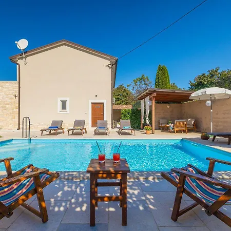 Traumhafte Mit Tischtennis, Spielplatz, Basketballplatz, Privatpool, Outdoor-kueche 度假居 帕津