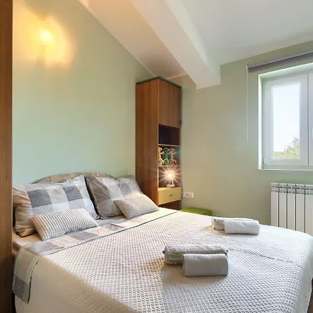 Traumhafte Mit Tischtennis, Spielplatz, Basketballplatz, Privatpool, Outdoor-kueche بازين
