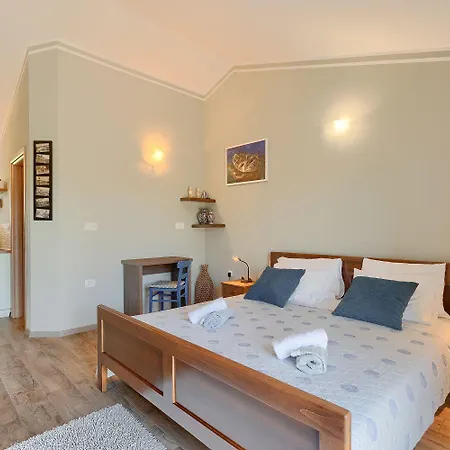 Traumhafte Mit Tischtennis, Spielplatz, Basketballplatz, Privatpool, Outdoor-kueche