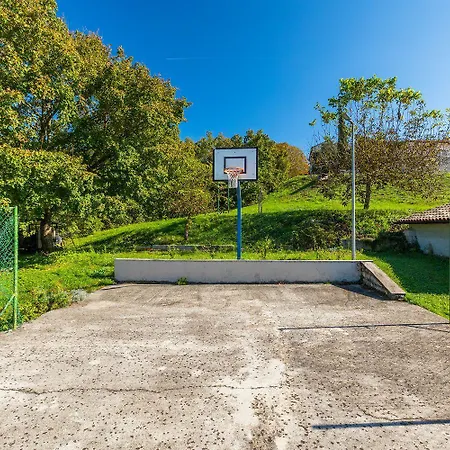 Traumhafte Mit Tischtennis, Spielplatz, Basketballplatz, Privatpool, Outdoor-kueche بيت للعطل بازين
