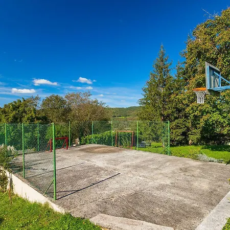 Traumhafte Mit Tischtennis, Spielplatz, Basketballplatz, Privatpool, Outdoor-kueche *
